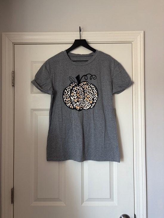 Tops - Women's Heather Gray Short-Sleeve Tee with Leopard Pumpkin Graphic